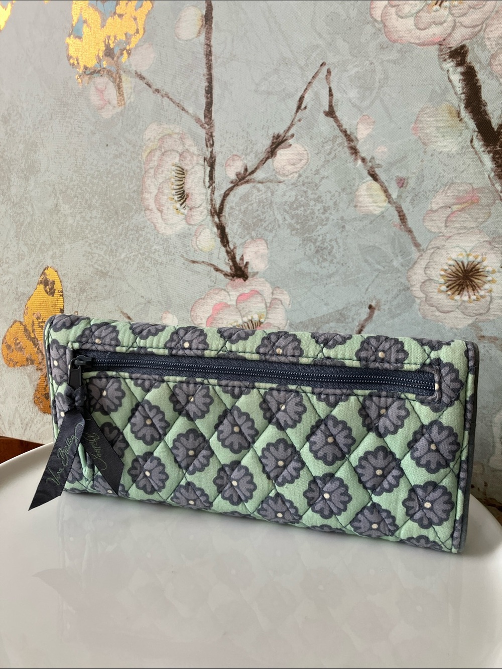 Never Used Vera Bradley Folding Wallet With Magnetic Closure